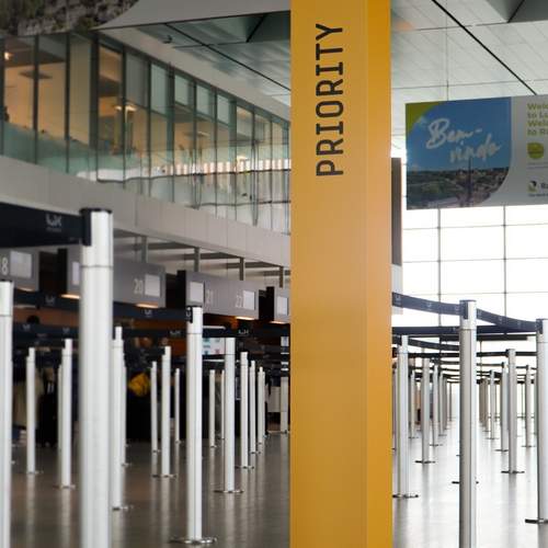 Signage improves passenger flow. Queues have very specific signage requirements:
🔸 Limited space
🔸 Stability
🔸...