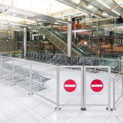 Improved waiting and gate areas with Nextrac – the flexible and efficient partition system for airports and other...